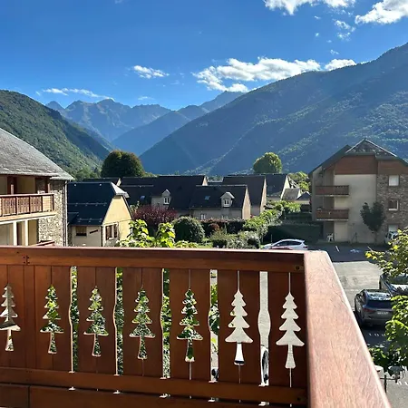 公寓 Altea Luchon - Mountain View, Pool & Comfort